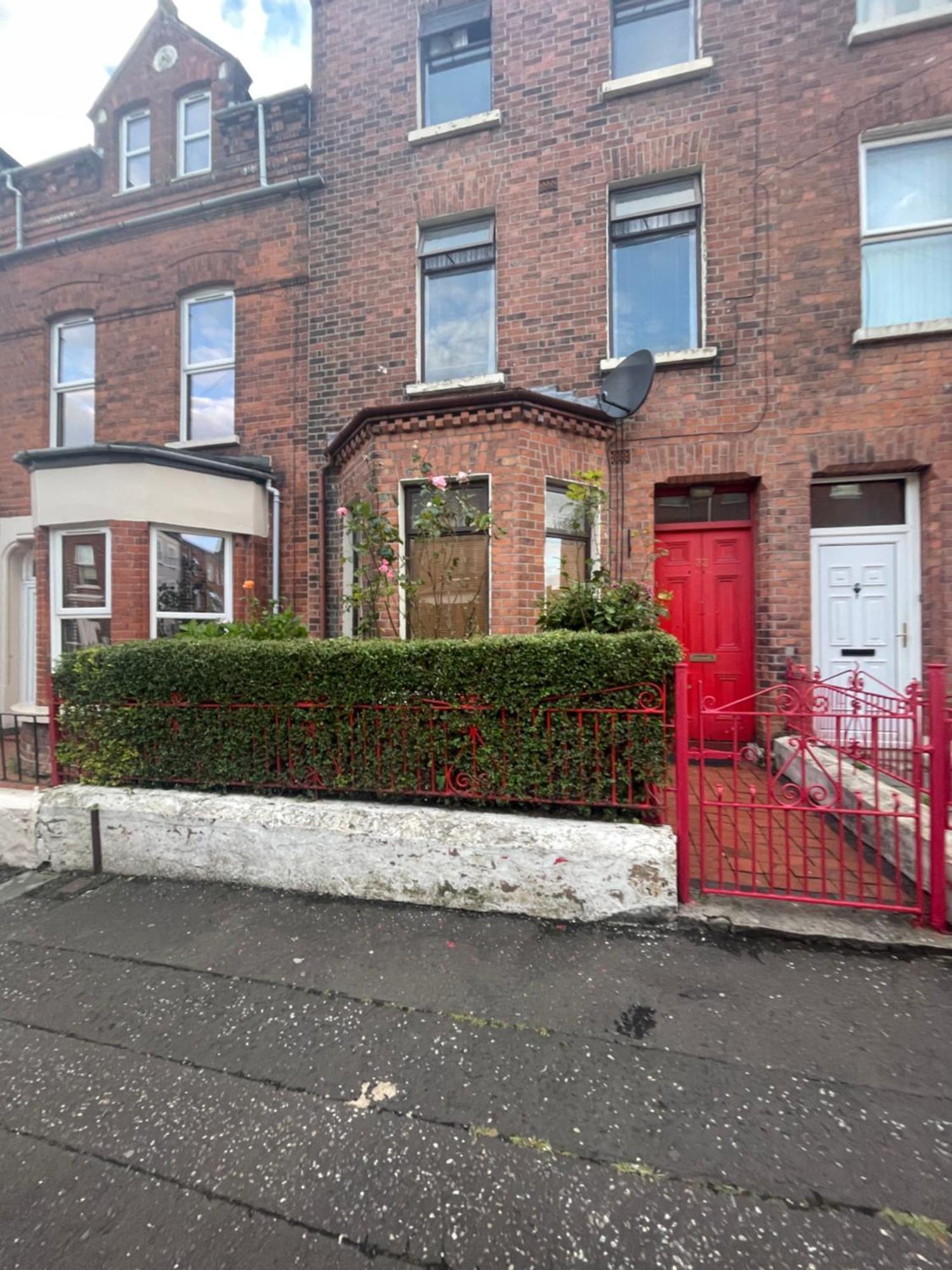 House In Antrim Road Hotel Belfast Bagian luar foto