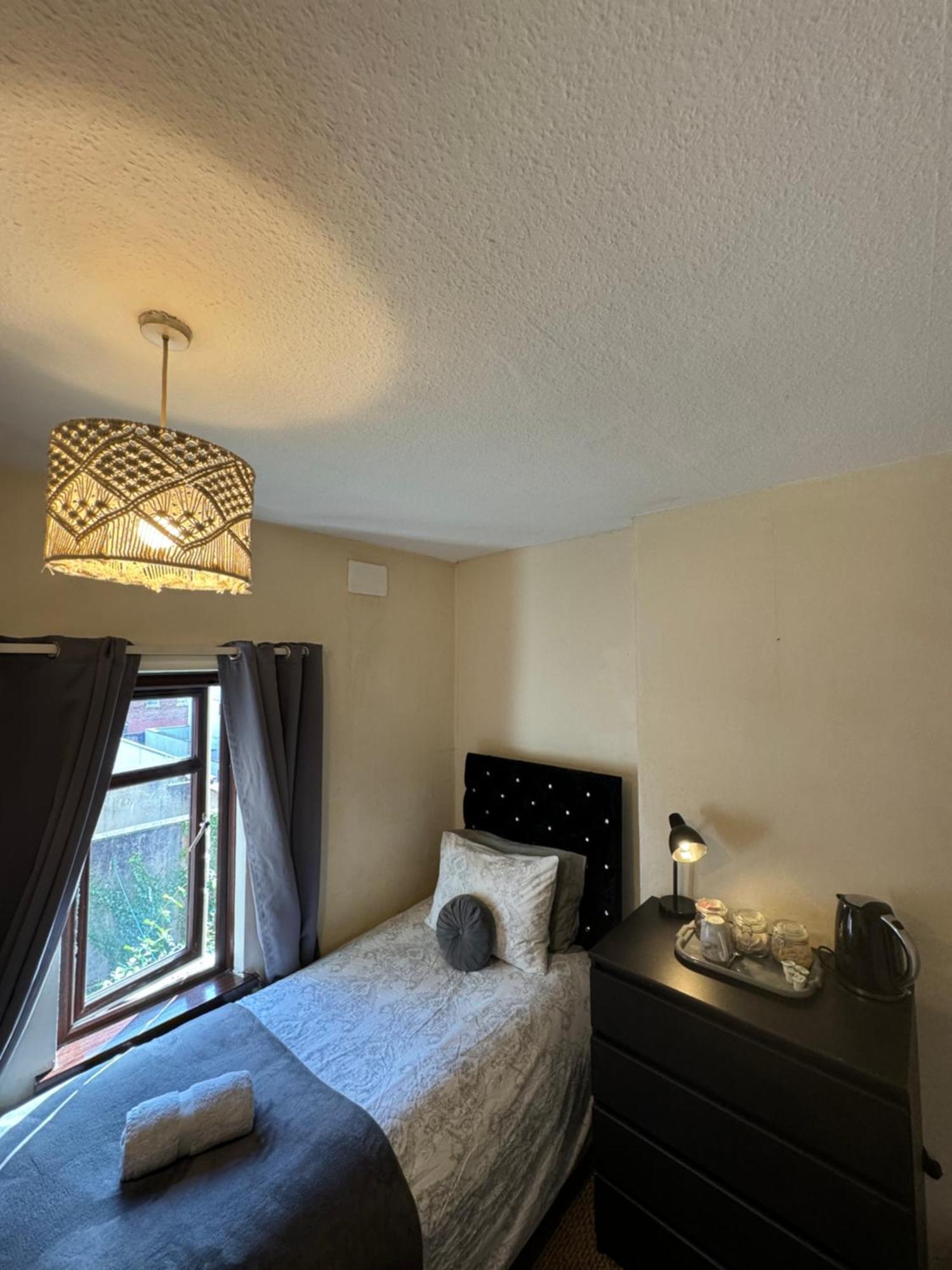 House In Antrim Road Hotel Belfast Bagian luar foto