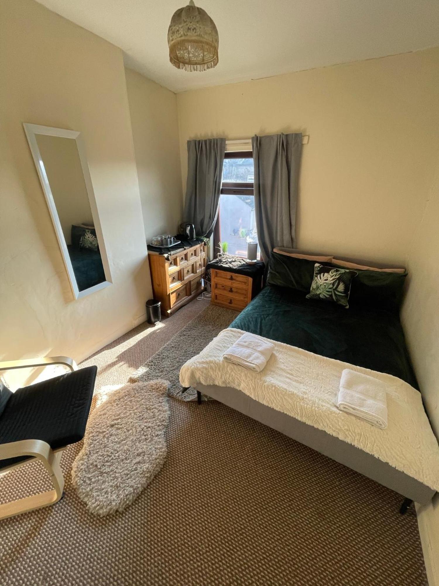 House In Antrim Road Hotel Belfast Bagian luar foto